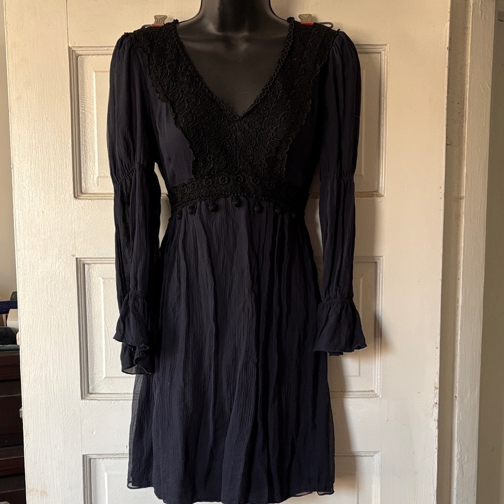 Women's Black V-Neck Long Sleeve Dress